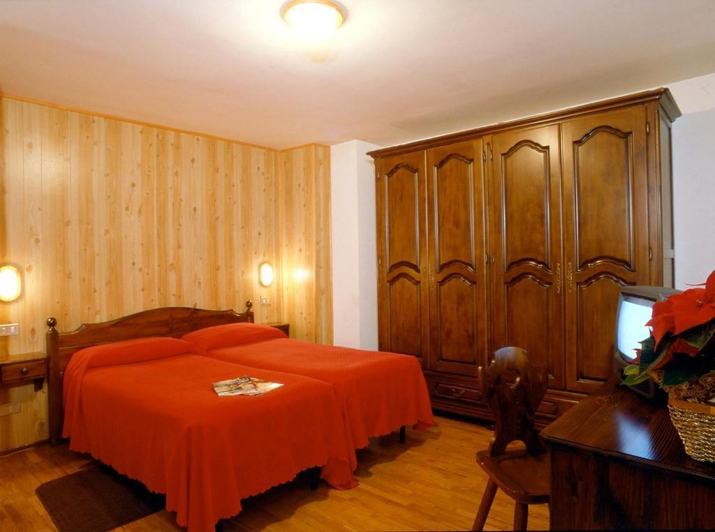 Hotel Florian Nus Habitación foto