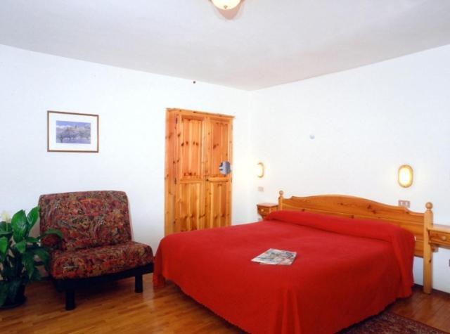 Hotel Florian Nus Habitación foto